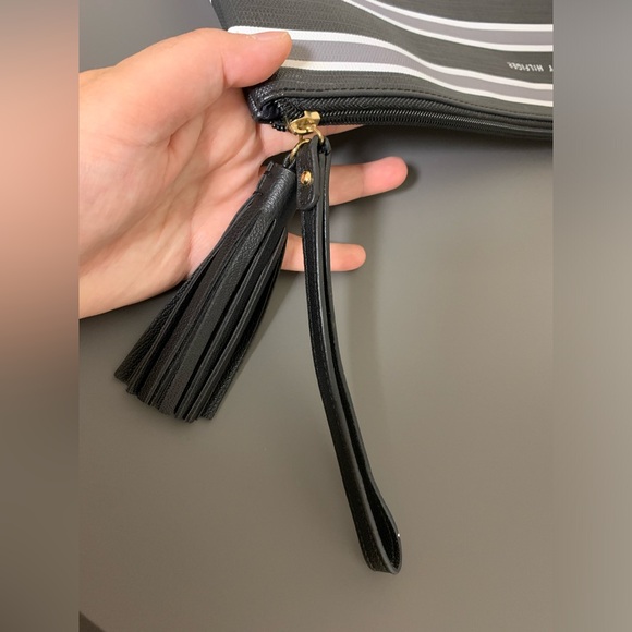 Tommy Hilfiger makeup/misc. zipper pouch with tassel and handle strap - Picture 5 of 9